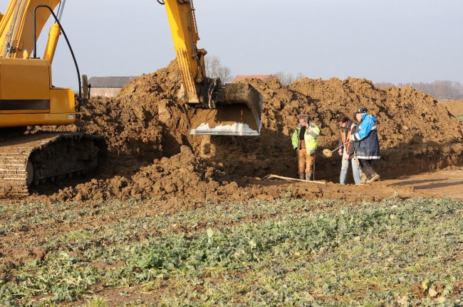 Onlangs is het archeologisch onderzoek van verleden jaar voortgezet op een locatie ten zuiden van hoeve Hartelstein. Onlangs is het archeologisch onderzoek van verleden jaar voortgezet op een locatie ten zuiden van hoeve Hartelstein.
