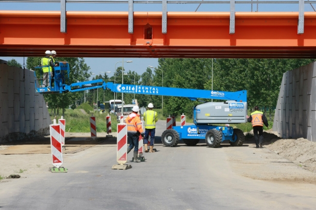 Deze ongelijkvloerse kruising zal in de loop van 2015 weer worden afgebroken en dient voor de aanvoer van toutvenant vanuit de locatie Borgharen naar de verwerkingsinstallatie te Itteren-Noord, nabij het Julianakanaal. Deze ongelijkvloerse kruising zal in de loop van 2015 weer worden afgebroken en dient voor de aanvoer van toutvenant vanuit de locatie Borgharen naar de verwerkingsinstallatie te Itteren-Noord, nabij het Julianakanaal.