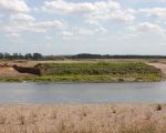 Dit is nu nog het gedeelte dekgrond dat in de stroomgeulverbreding nog moet worden afgegraven.  (16-8-2012 - Jan Dolmans)