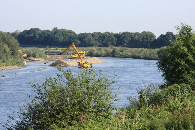 Ter hoogte van Voulwammes is rijkswaterstaat begonnen met het aanleggen van drempels in de Maas. Deze drempels zullen op termijn te lage grondwaterstanden als gevolg van het grensmaasproject voorkomen.