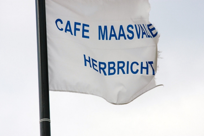 Herbricht. Klein gehucht in het winterbed van de Maas, vallend onder de gemeente Lanaken. 7 huizen en en aantal stacaravans, 20 inwoners, 1 café. Na 2010 zullen ook de nog niet aangekochte woningen worden onteigend en vervolgens worden afgebroken en zal het gebied weer grotendeels worden teruggegeven aan de natuur. Herbricht. Klein gehucht in het winterbed van de Maas, vallend onder de gemeente Lanaken. 7 huizen en en aantal stacaravans, 20 inwoners, 1 café. Na 2010 zullen ook de nog niet aangekochte woningen worden onteigend en vervolgens worden afgebroken en zal het gebied weer grotendeels worden teruggegeven aan de natuur.