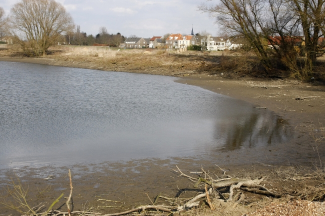 Het waterpeil van de plas bij Hochterbampd is inmiddels 1 a 1,5m gezakt.