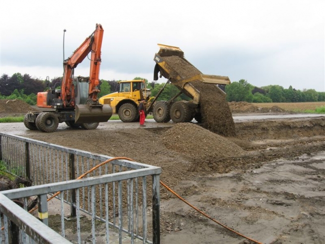 De overslag wordt t.z.t. verwijderd. Het winterbed tussen de overslag en Herbricht wordt verlaagd en vervolgens verstevigd met grind om uitspoelen te voorkomen. De overslag wordt t.z.t. verwijderd. Het winterbed tussen de overslag en Herbricht wordt verlaagd en vervolgens verstevigd met grind om uitspoelen te voorkomen.