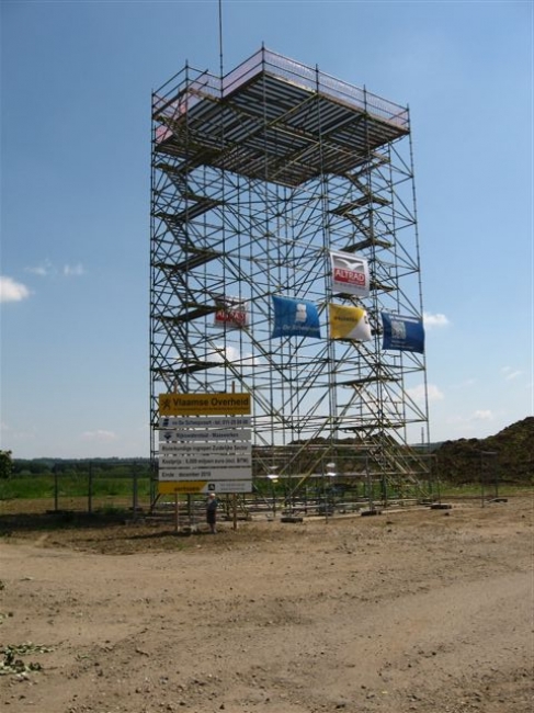 De uitkijktoren bij Herbricht. Hoogte 15 meter.
