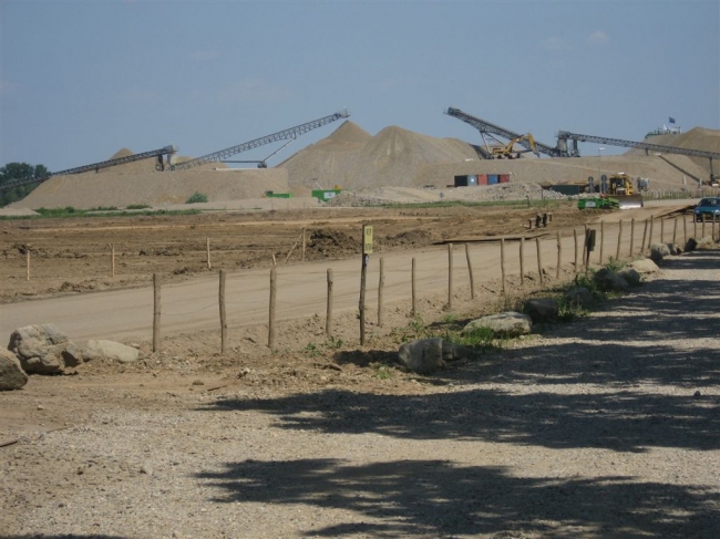 De afvoer van grind stagneert behoorlijk. De verwerkingsmolen in Boscherveld is al stilgelegd. Het grinddepot is zeer goed gevuld.