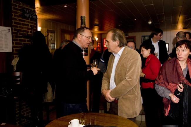 Sander Bastings, ons dorpsraad lid en lid van de klankbordgroep, in gesprek met Herman Gielen, de project-ingenieur. Sander Bastings, ons dorpsraad lid en lid van de klankbordgroep, in gesprek met Herman Gielen, de project-ingenieur.
