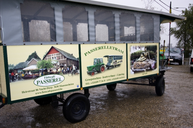 Bezoekers konden een ritje maken met een huifkar vanaf Herbricht langs de Maas naar de Overslag en aldaar met natuurgidsen een wandeling maken over de Hochter Bampd. Het weer werkte echter niet mee. Bezoekers konden een ritje maken met een huifkar vanaf Herbricht langs de Maas naar de Overslag en aldaar met natuurgidsen een wandeling maken over de Hochter Bampd. Het weer werkte echter niet mee.
