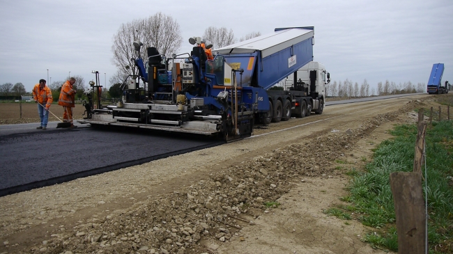 Om stofoverlast te voorkomen is de werkweg vanaf Borgharen naar de verwerkingsinstallatie in Itteren geasfalteerd. Ook zal het aantal kapotte banden en brandstofverbruik van de dumpers hierdoor aanzienlij teruglopen. 