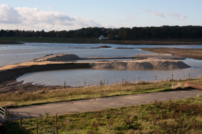 Het water in de Maas is de afgelopen dag ongeveer 1m gezakt. Dit is het beeld bij 41.00m boven NAP. 