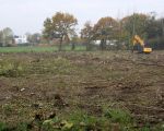 Op het meest noordelijk deel van het bosperceel zal de dekgrond worden geborgen die vrijkomt bij de afgraving van het Hartelsteinerveld. Dit gronddepot zal tevens dienen als geluidsscherm voor de nabij gelegen woningen. (6-11-2008 - Jan Dolmans)