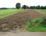 Als gevolg van de aanleg van de gronddepots aan de noordzijde is aan de zuidzijde van Itteren ter hoogte van het sportpark de kade met 10cm verhoogd. (14-6-2008 - Han Hamakers)