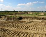 Overzichtsfoto vanaf het gronddepot bij Voulwammes. Het middengedeelte moet nog helemaal afgegraven worden. (14-7-2008 - Han Hamakers)