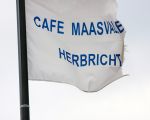 Herbricht. Klein gehucht in het winterbed van de Maas, vallend onder de gemeente Lanaken. 7 huizen en en aantal stacaravans, 20 inwoners, 1 cafÃ©. Na 2010 zullen ook de nog niet aangekochte woningen worden onteigend en vervolgens worden afgebroken en zal het gebied weer grotendeels worden teruggegeven aan de natuur. (28-2-2009 - Jan Dolmans)