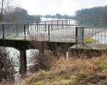 Het overlaadstation, in de volksmond bekend als 'de overslag', werd in de 60-er jaren gebruikt om grind over te laden in vrachtauto's. Het zal nu, in het kader van het Grensmaasplan, worden afgebroken. (28-2-2009 - Jan Dolmans)