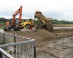 De overslag wordt t.z.t. verwijderd. Het winterbed tussen de overslag en Herbricht wordt verlaagd en vervolgens verstevigd met grind om uitspoelen te voorkomen. (15-5-2009 - Han Hamakers)