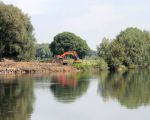 Op deze foto is duidelijk te zien hoe hoog de zomerdijk nabij Hochter Bampd wordt afgegraven. (17-6-2009 - Jan Dolmans)