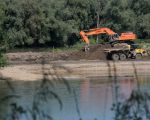 Nogmaals de verlaging van de zomerdijk bij Hochter Bampd. (17-6-2009 - Jan Dolmans)