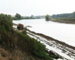 Zicht op de Maas in zuidelijke richting met de aangelegde werkweg in de Maas. (1-10-2009 - Jan Dolmans)