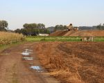 In de stroomgeulverbreding is nog een extra grinddepot aangelegd. (21-10-2010 - Jan Dolmans)