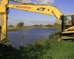 Vandaag is men begonnen met de verwijdering van alle bomen en struiken in de oever van de Maas tussen Itteren en Borgharen. Nadat de stroomgeulverbreding is gemaakt zal de Maas ook hier honderden meters breed worden. (25-10-2010 - Jan Dolmans)