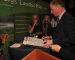 Marino Keulen was een van de ondertekenaars van de overdracht aan Stichting Limburgs Landschap.
Deze stichting is in 1973 opgericht en heeft thans zo'n 1900 ha in beheer, verdeeld over een 20-tal projecten.  (13-11-2010 - Jan Dolmans)