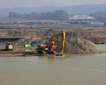 Op de achtergrond de brug van Bunde over het Julianakanaal.  (2-3-2011 - Jan Dolmans)