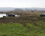 Er kon deze week nog gevist worden in de grindplas in Itteren, de graafmachines zijn echter al tot aan de rand van de plas genaderd. Een kwestie van enkele weken en dan is de plas verdwenen.  (14-3-2011 - Jan Dolmans)