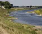 De afvoer in de Maas is door de extreme droogte van de afgelopen weken slechts 10m3/s.  (30-5-2011 - Jan Dolmans)
