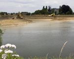 Inmiddels is de verbreding van de Maasoever al gevorderd tot op de hoogte van het Kasteel Borgharen.  (8-6-2011 - Jan Dolmans)