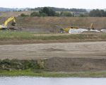 Aan de westkant van Borgharen, langs de Maas, is vroeger huisvuil gestort. Dit was algemeen gebruik in de dorpen langs de Maas. Er is wel kiezel uit de grond gehaald voor verharding van de veldwegen en het ontstane gat werd opgevuld met huisvuil. Nu het terrein opnieuw wordt ingericht worden deze vuilstortplaatsen gelijk gesaneerd.  (23-6-2011 - Jan Dolmans)