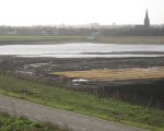 Dit is geen nieuwe Maasplas maar de zuidelijke dekgrondberging van Borgharen die niet voldoende afwatert nu er geen grind meer in de grond zit.Volgens de meest recente planning kan hier reeds begin 2012 begonnen worden met de afwerking van het gebied. (29-12-2011 - Han Hamakers)