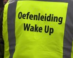 In de 3 zuidelijke provincies wordt in de komende weken de oefening Wake Up gehouden. Een gezamenlijke oefening van Gemeente, Brandweer, Waterschap, Rijkswaterstaat en Leger. Doel van deze oefening is het testen van papieren scenario's in de praktijk. Hoewel praktijk, als er echt water in de straten zou staan zou de situatie toch echt wel anders zijn.  (7-3-2012 - Jan Dolmans)