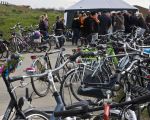 Op de grens tussen Borgharen en Itteren was langs het nieuwe fietspad een tent neergezet waar de bezoekers werden ontvangen.  (20-4-2012 - Jan Dolmans)