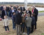 Op de achtergrond ziet u aan de rechterkant de dekgrondberging.  (20-4-2012 - Jan Dolmans)