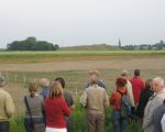 Aan de zuidwestzijde van Borgharen is een eerste stuk natuurgebied vrij gegeven om te wandelen. Staatsbosbeheer heeft hier een kleine kudde Galloways lopen waaronder twee kalfjes. Op 1 juni is er door Staatsbosbeheer een excursie georganiseerd om te laten zien en uit te leggen hoe het gebied zich gaat ontwikkelen. Het gebied is vrij toegankelijk. (1-6-2012 - Han Hamakers)