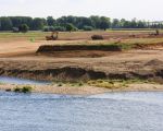 Voor de nog af te graven dekgrond in de stroomgeulverbreding is het slechts een kwestie van dagen.  (30-8-2012 - Jan Dolmans)