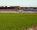 Foto genomen vanaf het uitkijkpunt in Borgharen. Op de voorgrond een gedeelte onvergraven natuur en op de achtergrond natuurgebied de Hochter Bampd.  (31-10-2012 - Jan Dolmans)