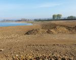 Weerdverlaging. Het talud loopt geleidelijk af van 40 meter nap naar 34.10 meter nap. Op het laagste niveau zal echter water staan.  (31-10-2015 - Han Hamakers)