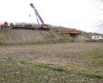 Het materieel voor de afbraak van de brug is gearriveerd.  (22-11-2016 - Jan Dolmans)