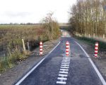 Om te voorkomen dat enthousiaste automobilisten het natuurgebied inrijden zijn bij de toegangen paaltjes geplaatst. Alleen toegang voor fietsers en wandelaars.  (30-11-2018 - Jan Dolmans)